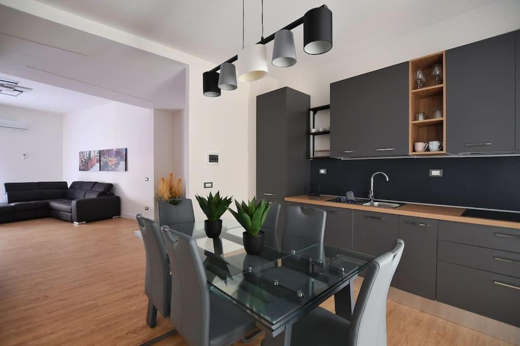 Iflat Normanni Lounge Apartment ปาแลร์โม ภายนอก รูปภาพ