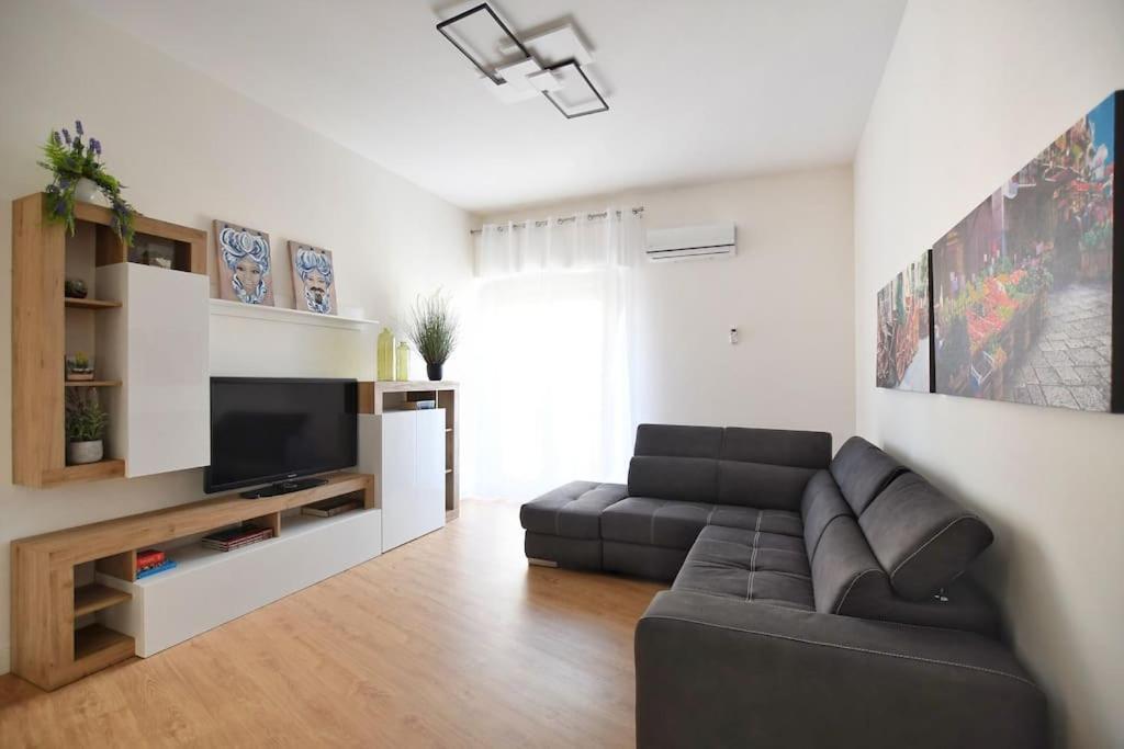 Iflat Normanni Lounge Apartment ปาแลร์โม ภายนอก รูปภาพ
