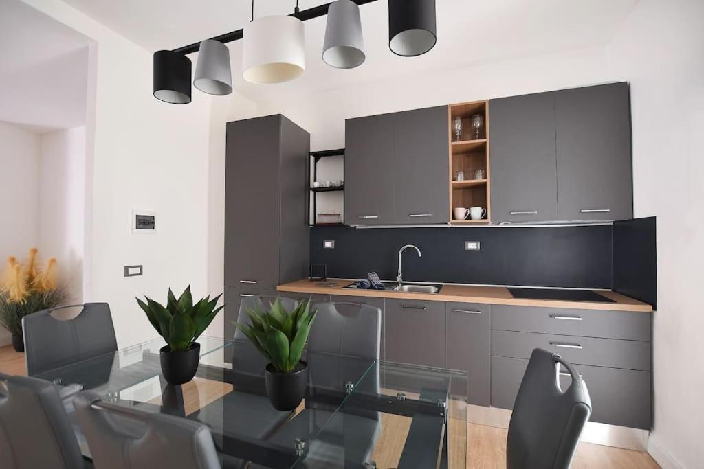 Iflat Normanni Lounge Apartment ปาแลร์โม ภายนอก รูปภาพ