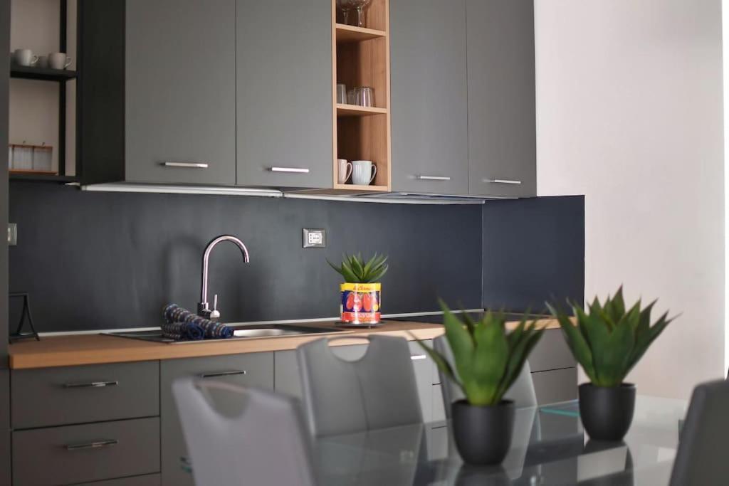 Iflat Normanni Lounge Apartment ปาแลร์โม ภายนอก รูปภาพ